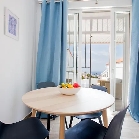 Home2book Stunning Views 아데제