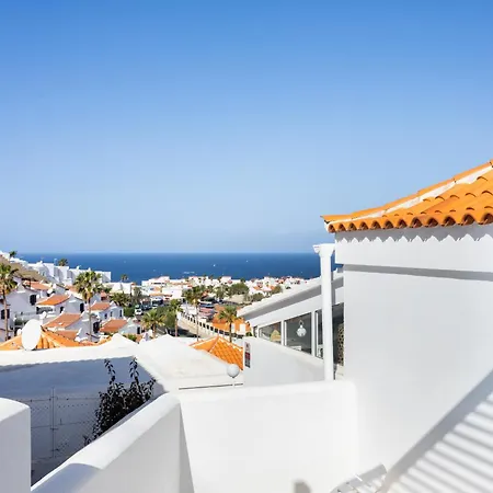 Home2book Stunning Views * 아데제
